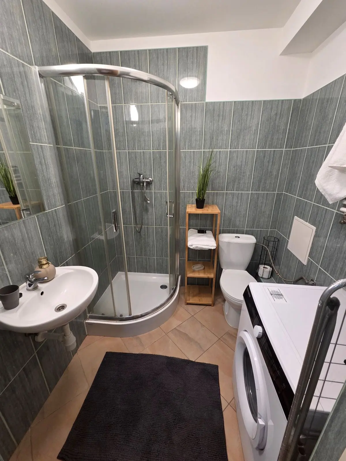 Łazienka w apartamencie Centrum C5 – noclegi pracownicze Słubice - WW Apartamenty i Noclegi Słubice